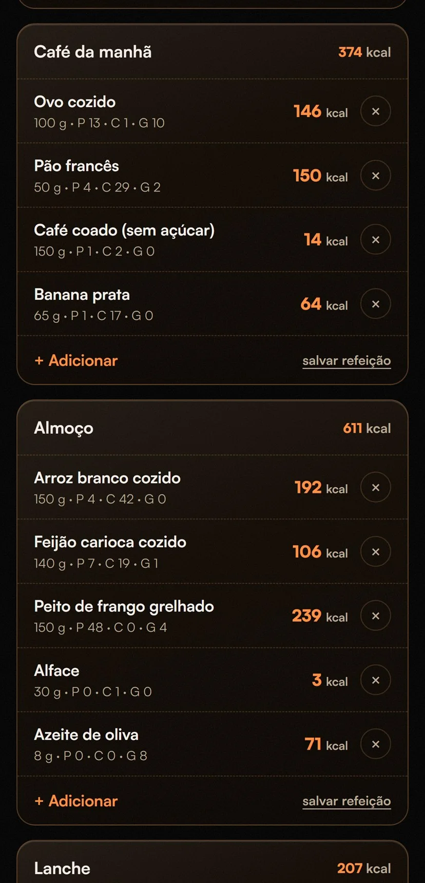 Diário do dia com os alimentos registrados por refeição e as calorias de cada um
