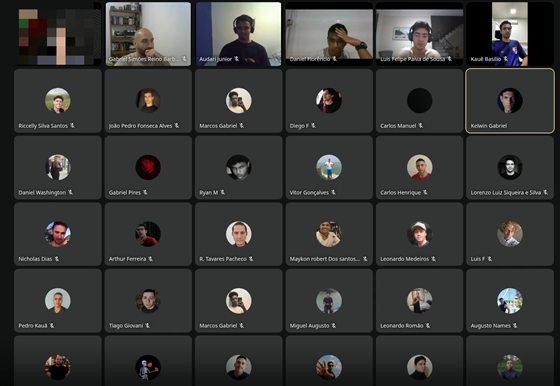 Live da comunidade com dezenas de membros de câmera aberta